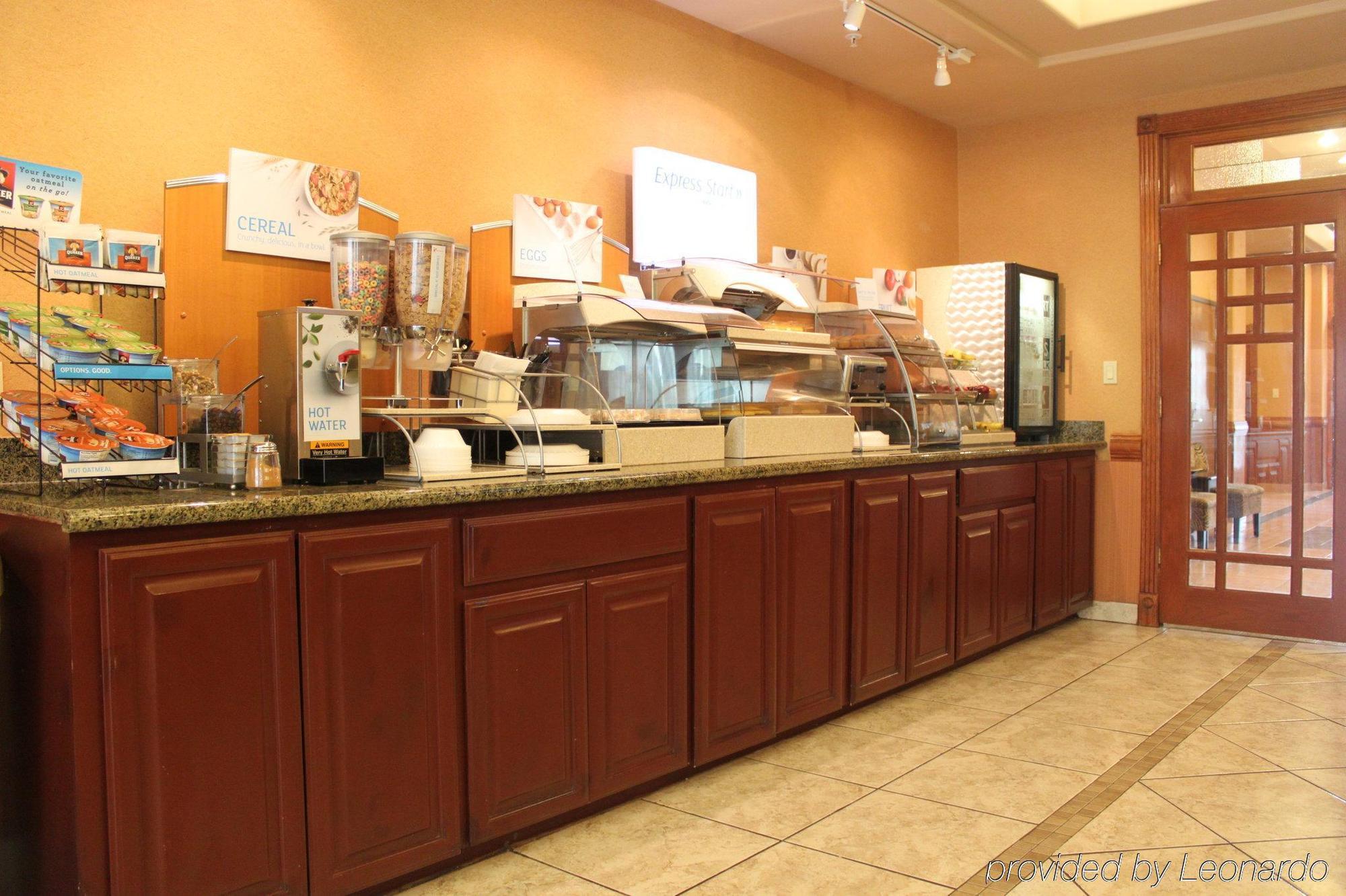 Holiday Inn Express Hotel And Suites Alice By Ihg Exterior foto