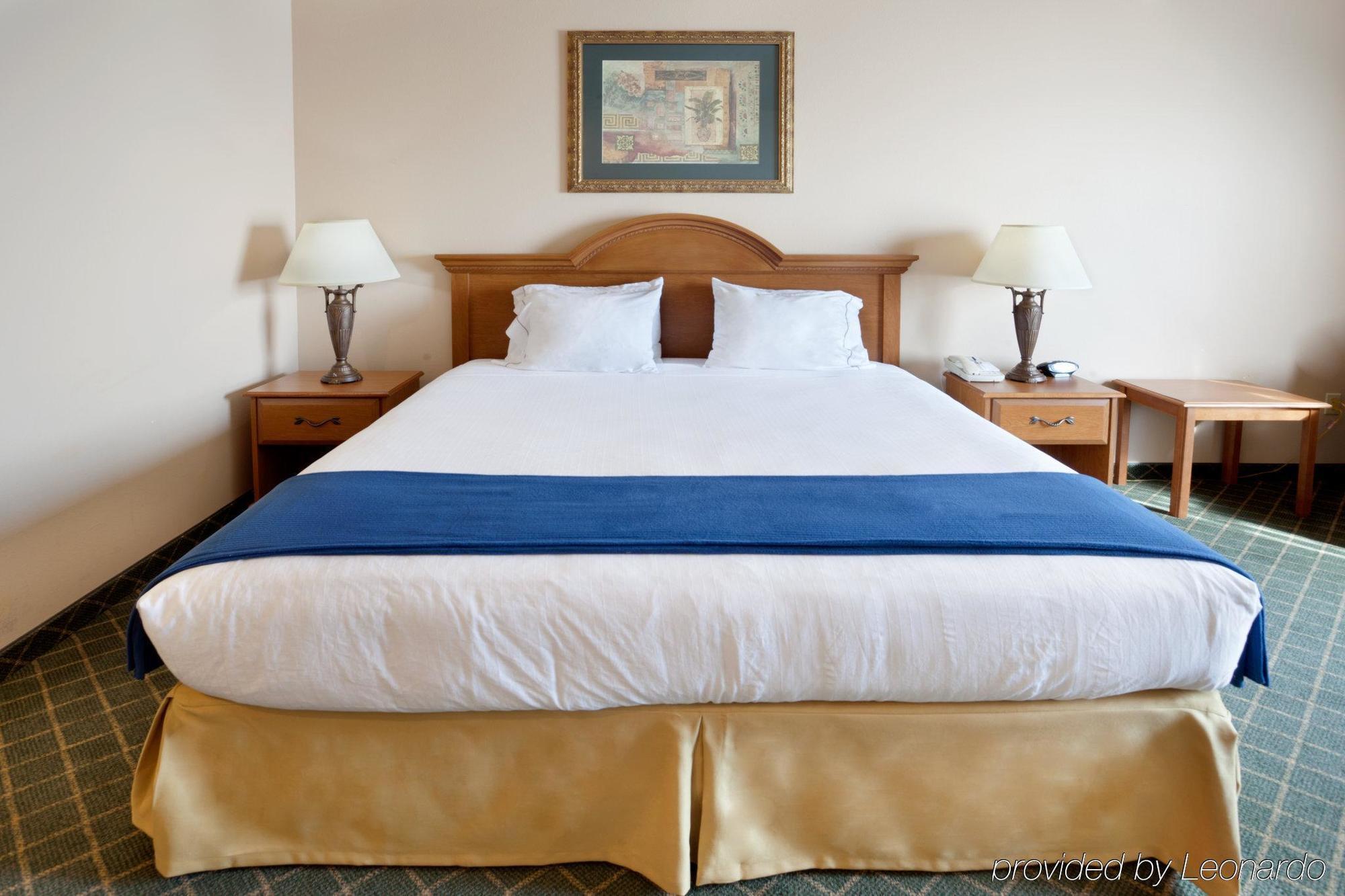 Holiday Inn Express Hotel And Suites Alice By Ihg Habitación foto
