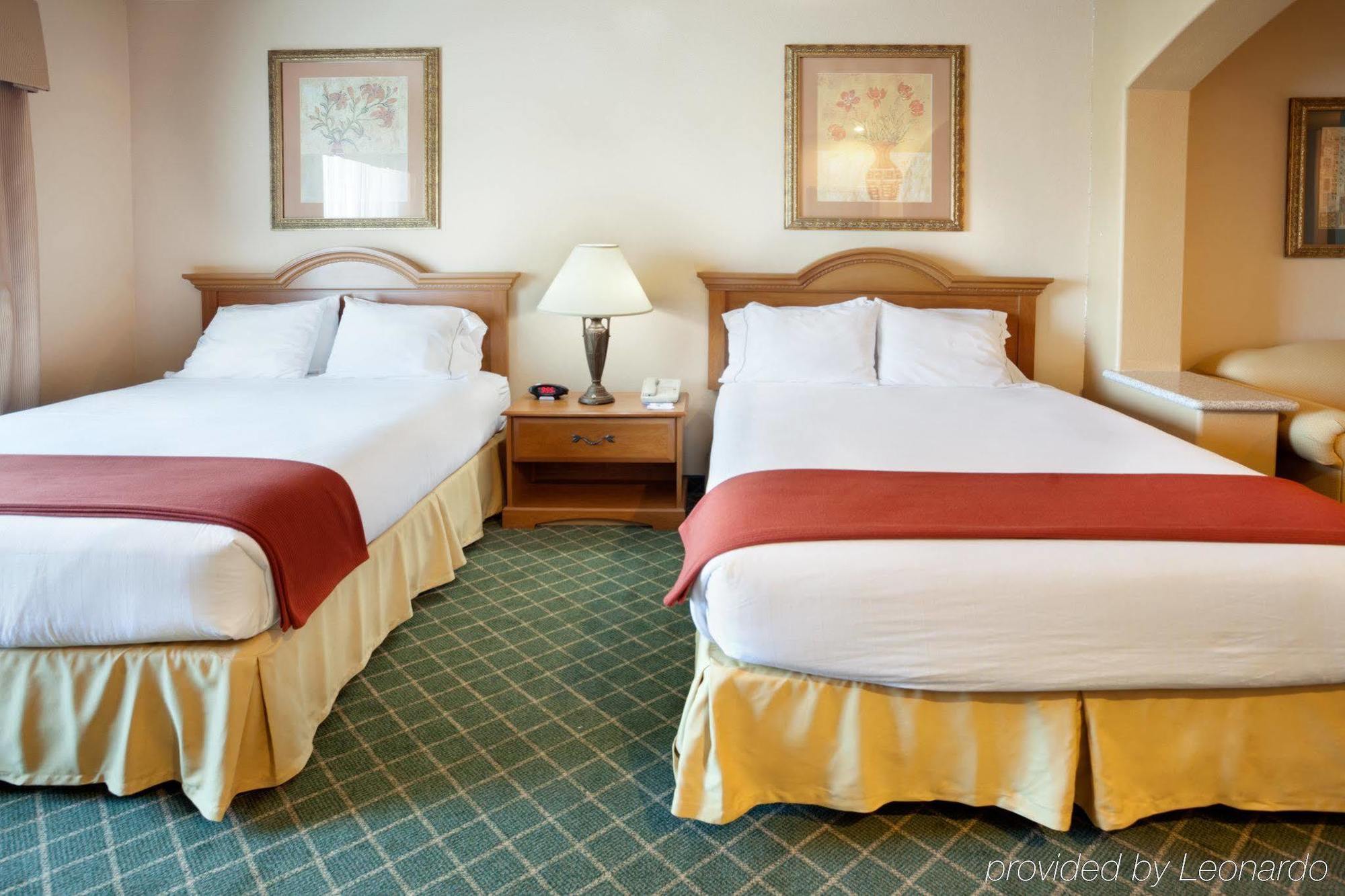 Holiday Inn Express Hotel And Suites Alice By Ihg Habitación foto