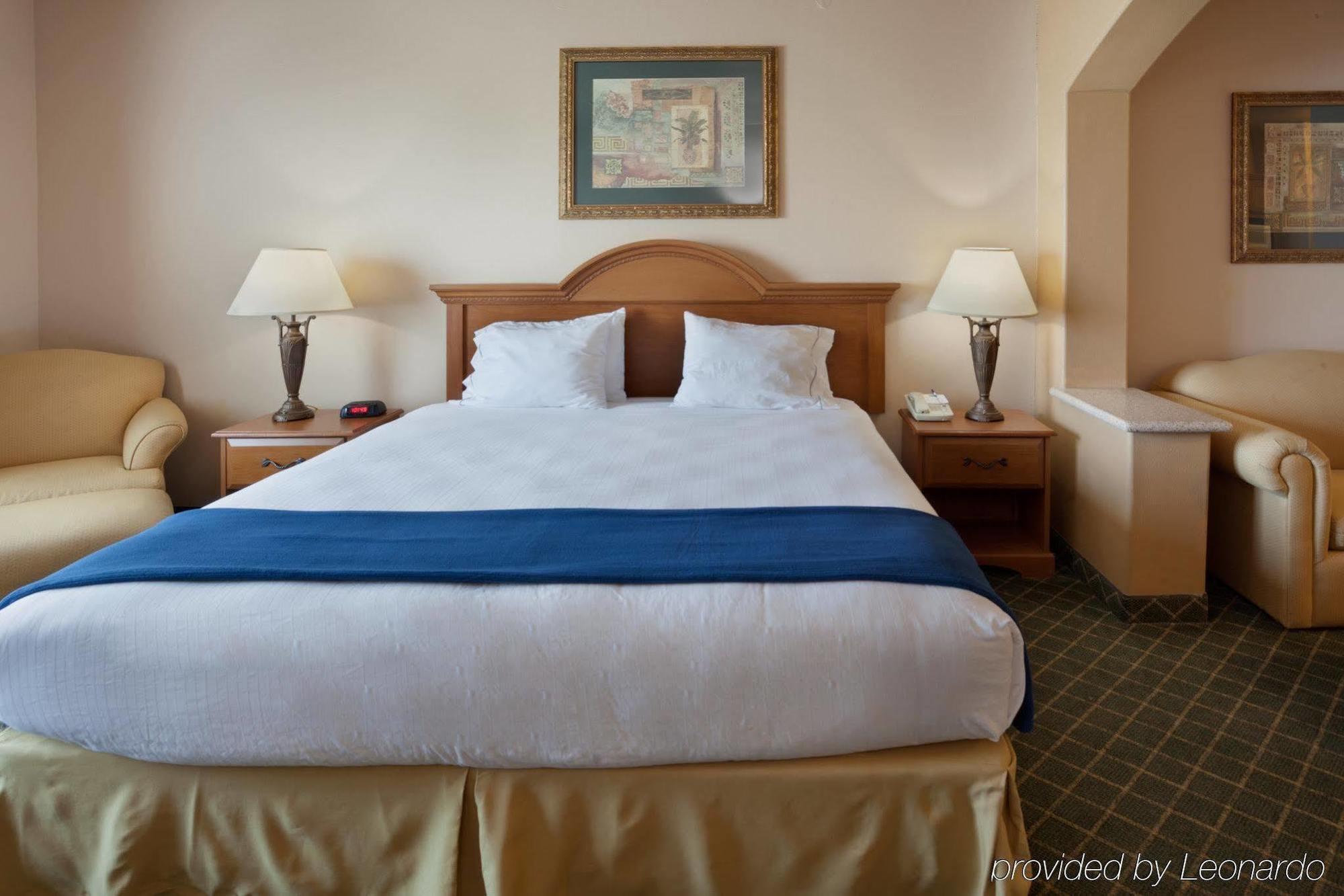 Holiday Inn Express Hotel And Suites Alice By Ihg Habitación foto